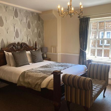 Saracens Head Hotel By Greene King Inns Towcester Ngoại thất bức ảnh