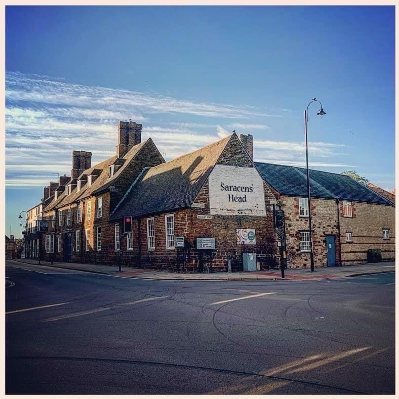 Saracens Head Hotel By Greene King Inns Towcester Ngoại thất bức ảnh