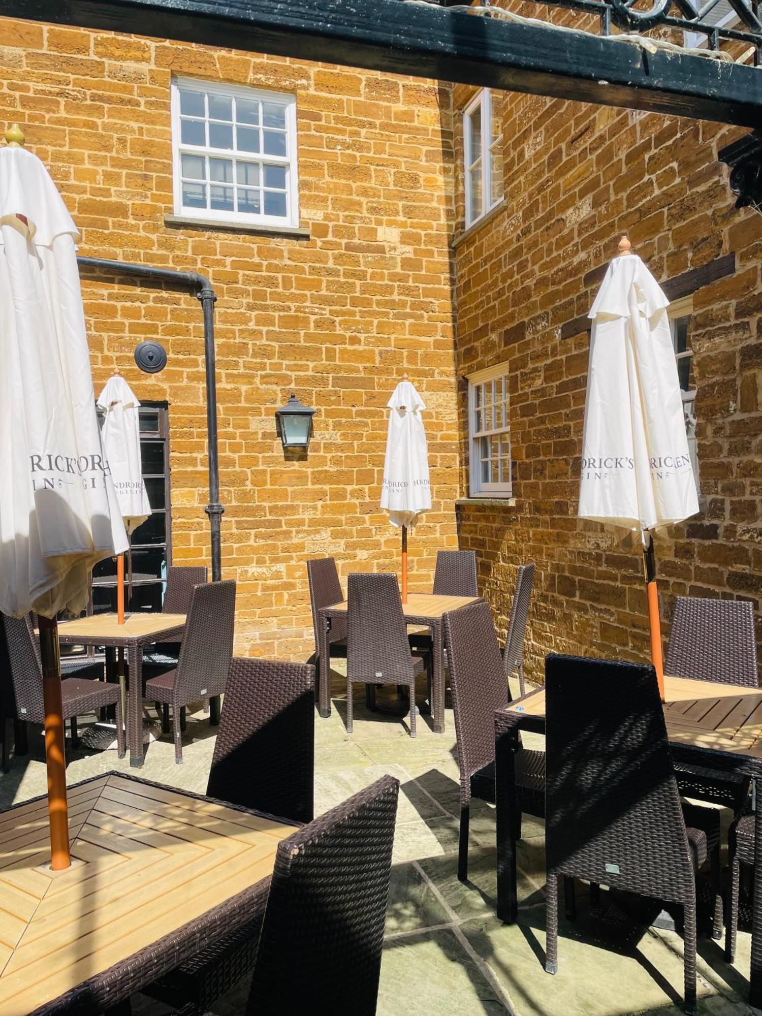 Saracens Head Hotel By Greene King Inns Towcester Ngoại thất bức ảnh