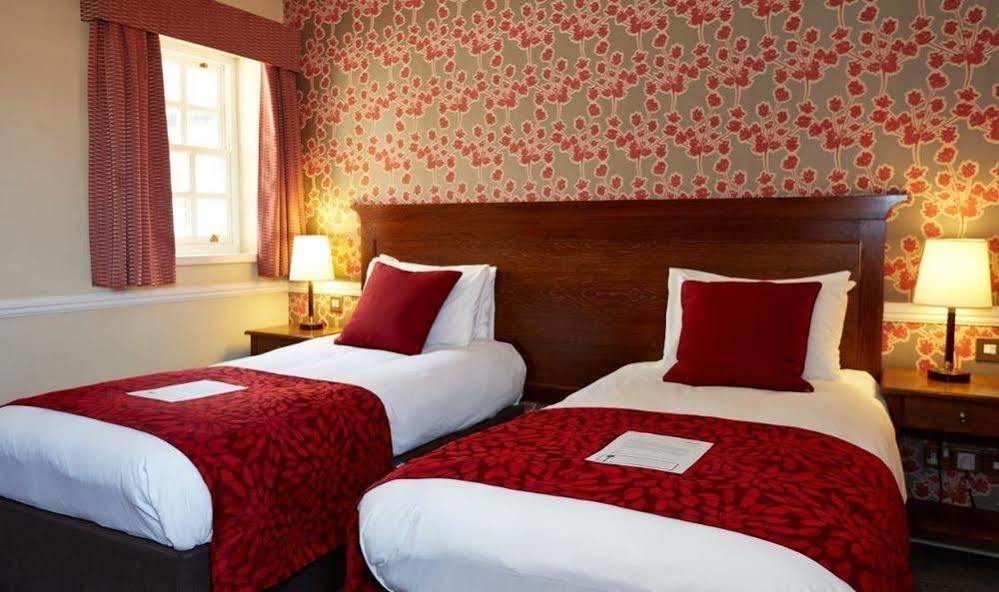 Saracens Head Hotel By Greene King Inns Towcester Ngoại thất bức ảnh